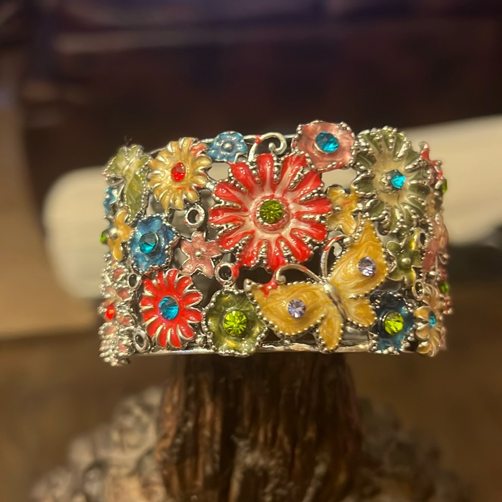 Flower Power absolutely Gorgeous bracelet. The colors are just gorgeous